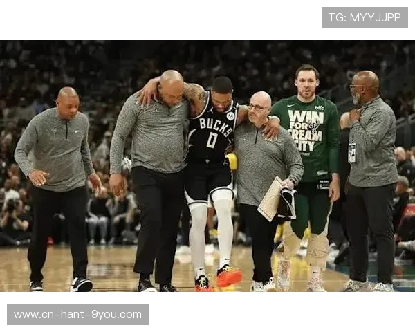 字母哥失控怒撕球衣雄鹿惨败后更衣室内爆发激烈冲突